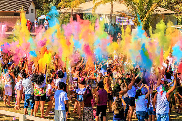 Holi Kirtan marca o retorno de eventos com público em Pinda