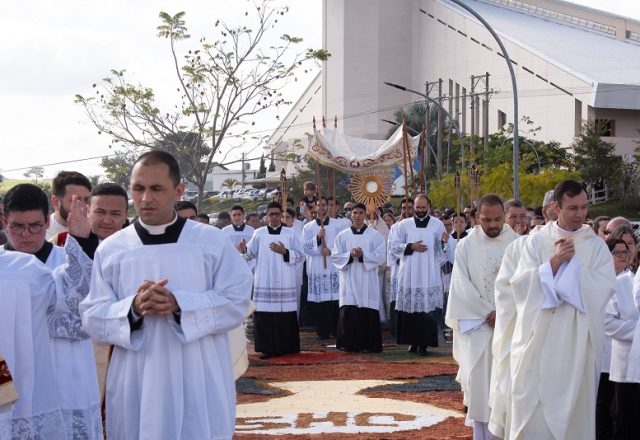Procissão Corpus Christi Missa Padre Wagner Ferreira 30 05 2024 (86)