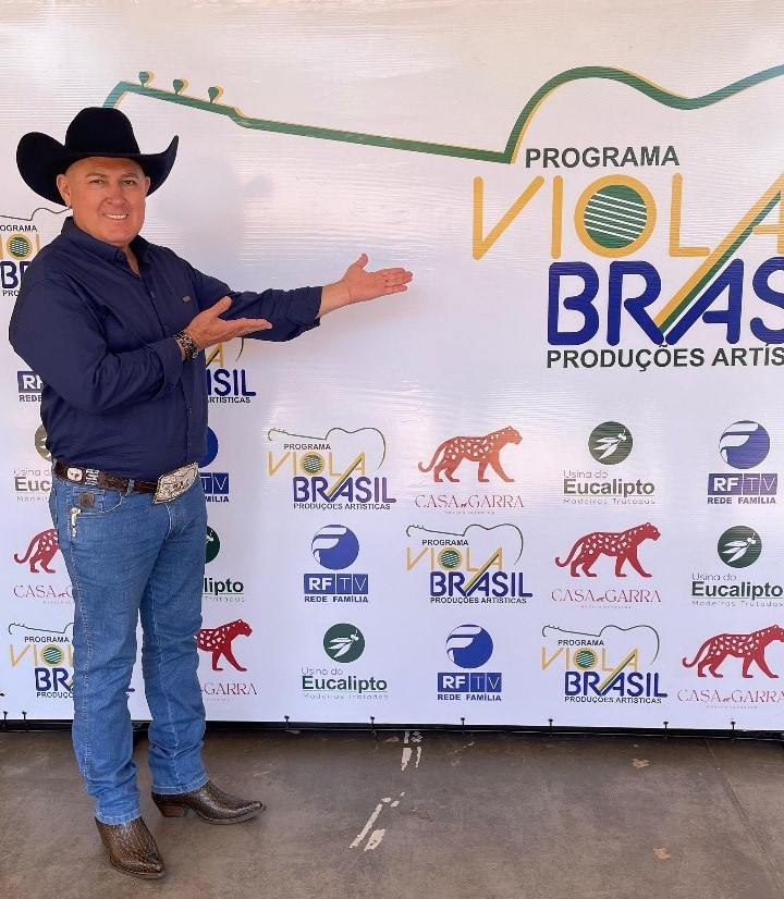 Carlos Barbosa assume a apresentação do Programa Viola Brasil pela Rede Família Carlos Barbosa assume a apresentação do Programa Viola Brasil pela Rede Família